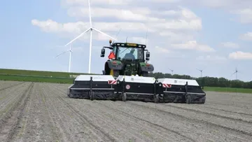 В 2026 году Ecorobotix впервые выпустит точечные опрыскиватели Ara с рабочей шириной 9 и 12 метров